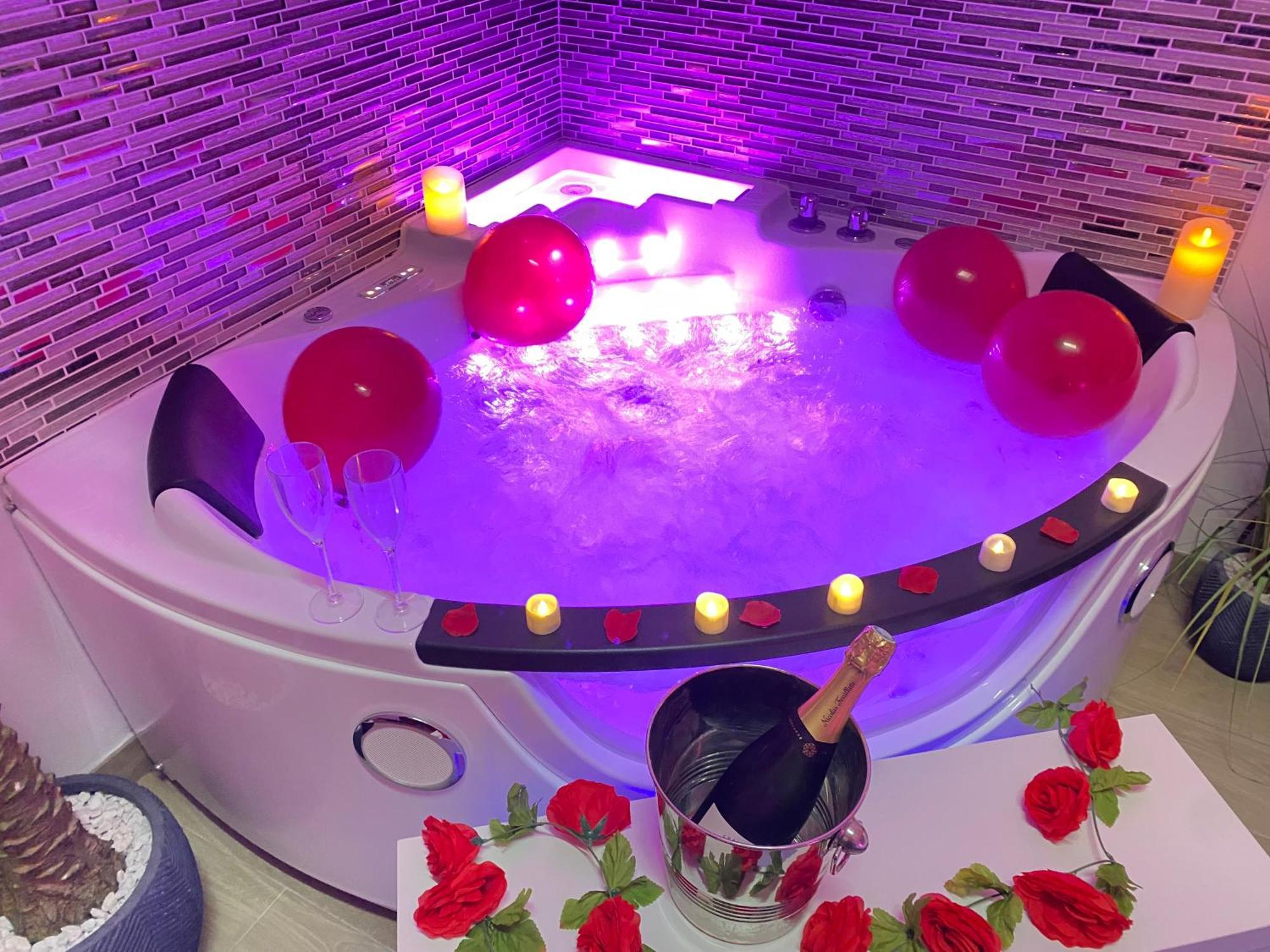 L'Escale Balneo'Romantique - Loveroom - Jacuzzi & Petit Dejeuner Villiers-sur-Marne Exterior foto