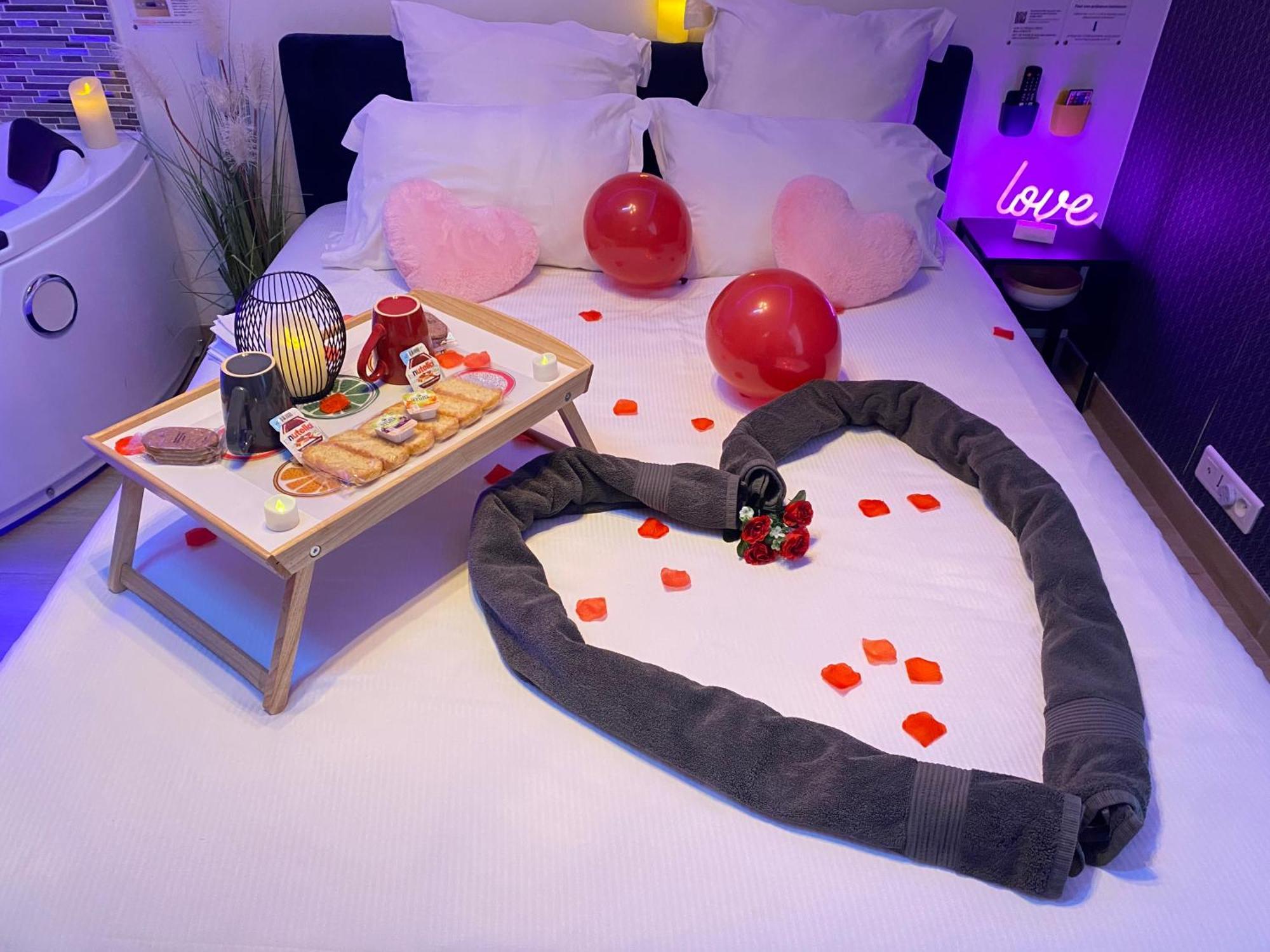 L'Escale Balneo'Romantique - Loveroom - Jacuzzi & Petit Dejeuner Villiers-sur-Marne Exterior foto